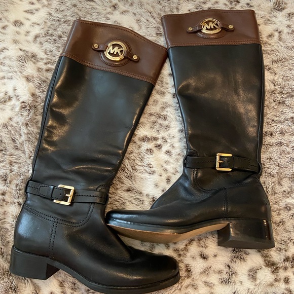 Michael Kors Shoes - Michael Kors Boots 🖤🤎 Size 5.5